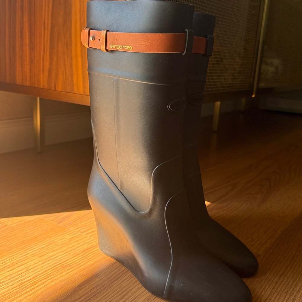 Sergio Rossi Black and Tan Winter Boots